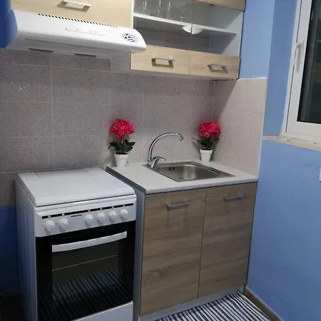 Apartment Valantas Garden Lardos